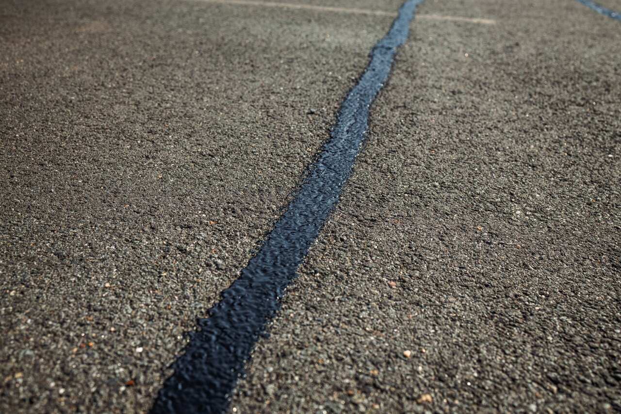 crack sealing asphalt pavement