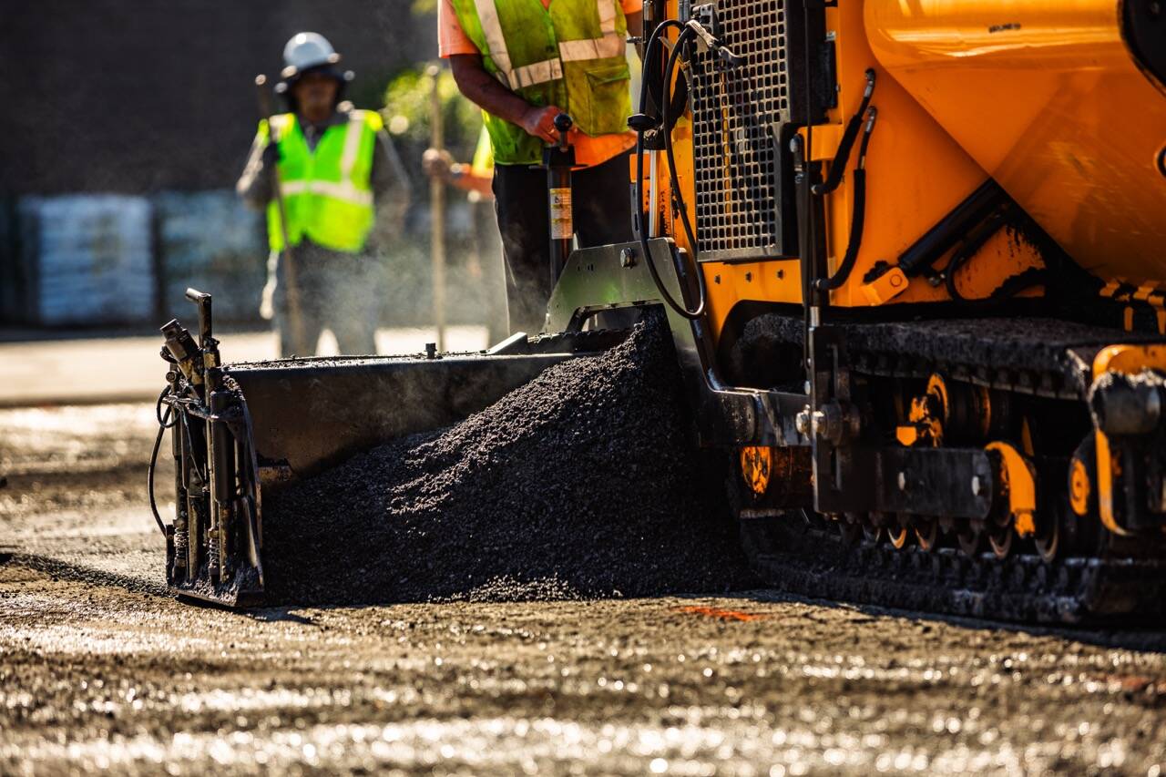 spreading out asphalt